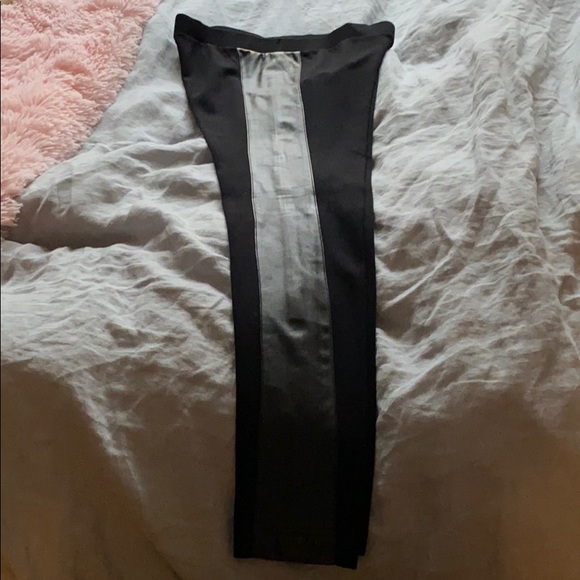 Cache leggings with faux leather side stripes! - Picture 2 of 5